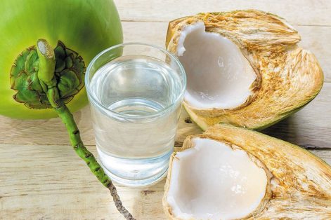 Bị bệnh trĩ có nên uống nước dừa không?