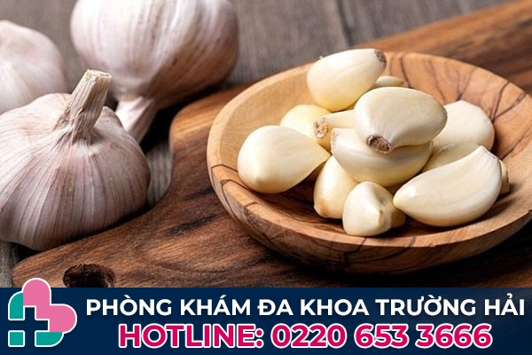 Cách chữa bệnh trĩ bằng phương pháp dân gian - Dùng tỏi