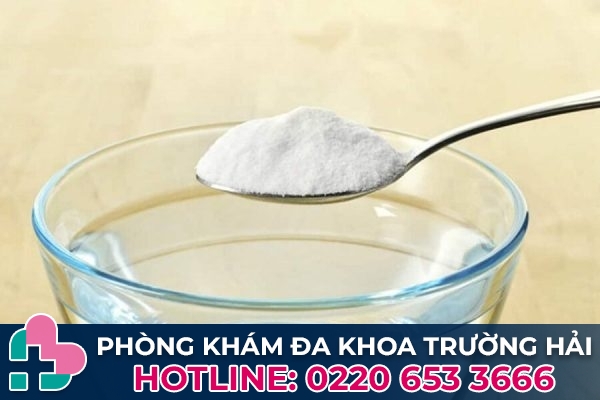 Ngâm nước muối chữa bệnh trĩ đúng cách